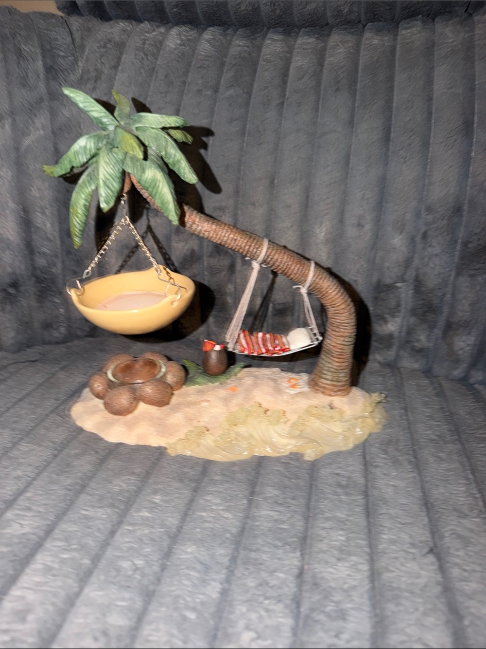 Yankee Candle Palm Tree Beach Scene Ceramic Accent - Coconuts, hammock used once